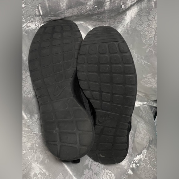 Nike Roshe One Mesh Sneakers In Black, Size 7.5 - Picture 5 of 6